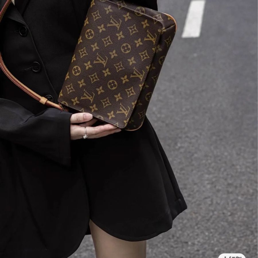 LV 現貨 M51257 郵差包 王菲包 肩背 032-12