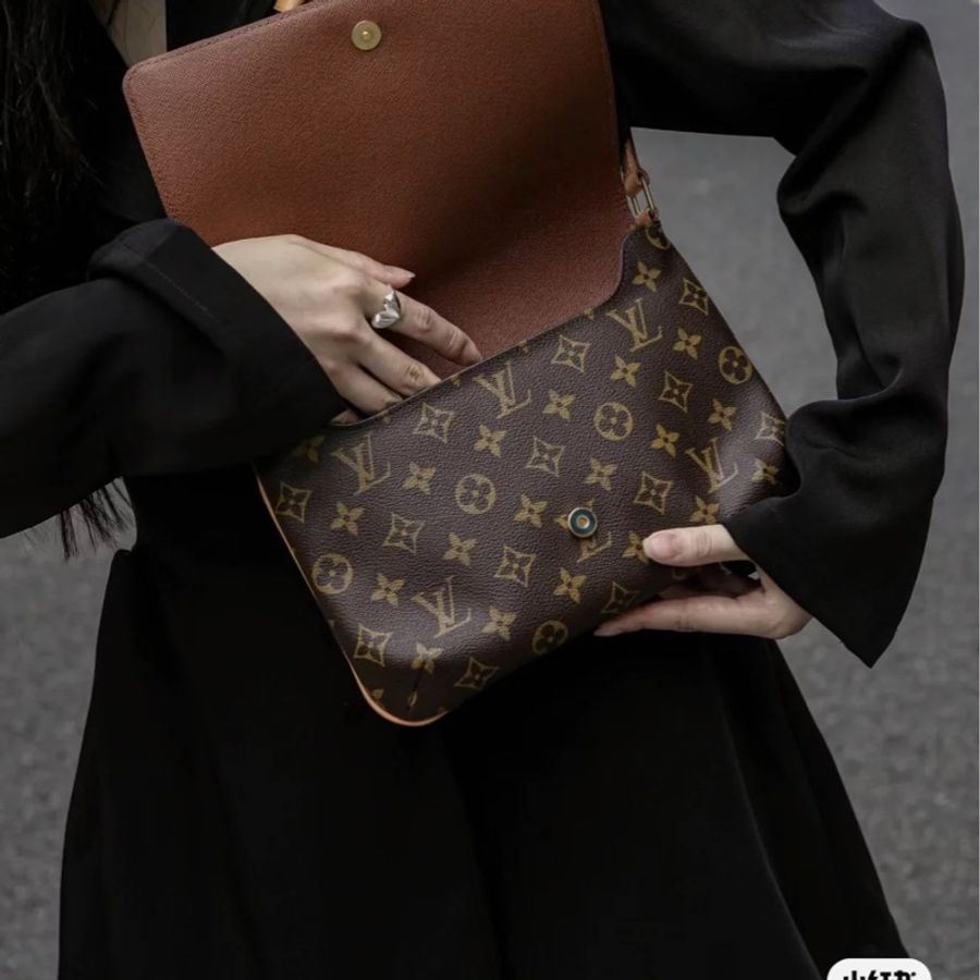 LV 現貨 M51257 郵差包 王菲包 肩背 032-13