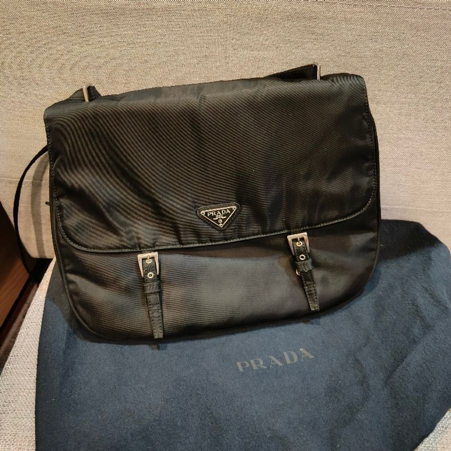 ㊣✨PRADA✨(附防塵袋)普拉達 黑色 掀蓋式 輕量 帆布 郵差包 風琴包 肩背包 斜背包 /二手包/二手精品/保證正品🌳二手樹屋🌳-1