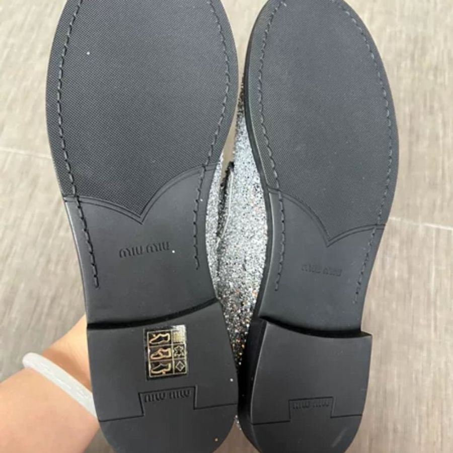 MIUMIU全新銀色金幣樂福鞋 尺寸37.5碼 原價近四萬-7