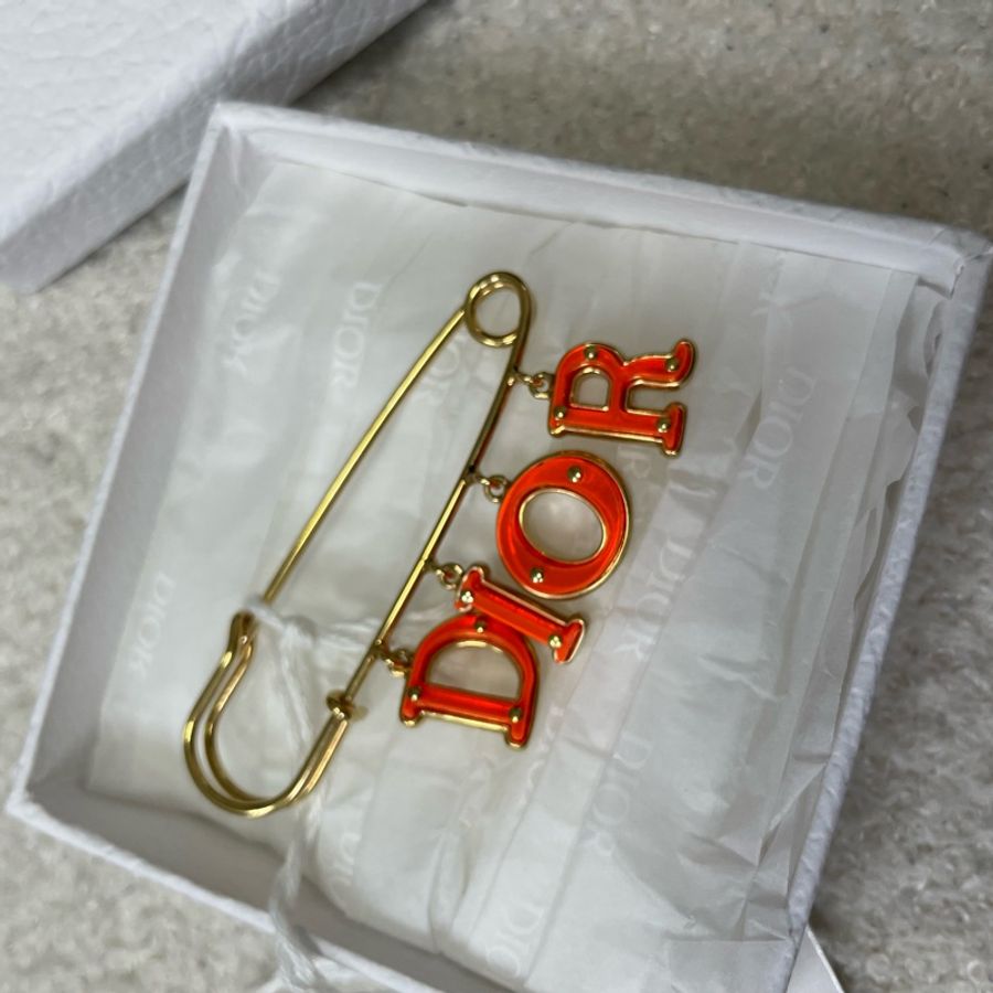 Dior 心口針-1