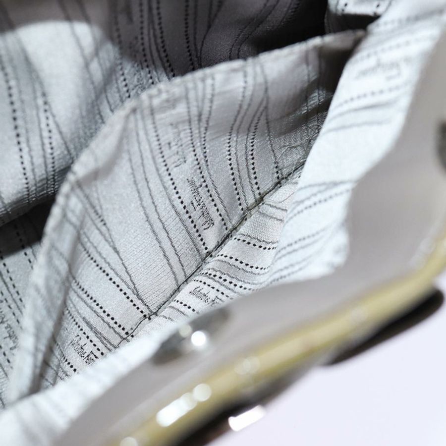 【日本直送】Salvatore Ferragamo 琺瑯米色手提包 正品 cl837-24