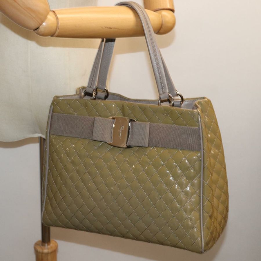【日本直送】Salvatore Ferragamo 琺瑯米色手提包 正品 cl837-25