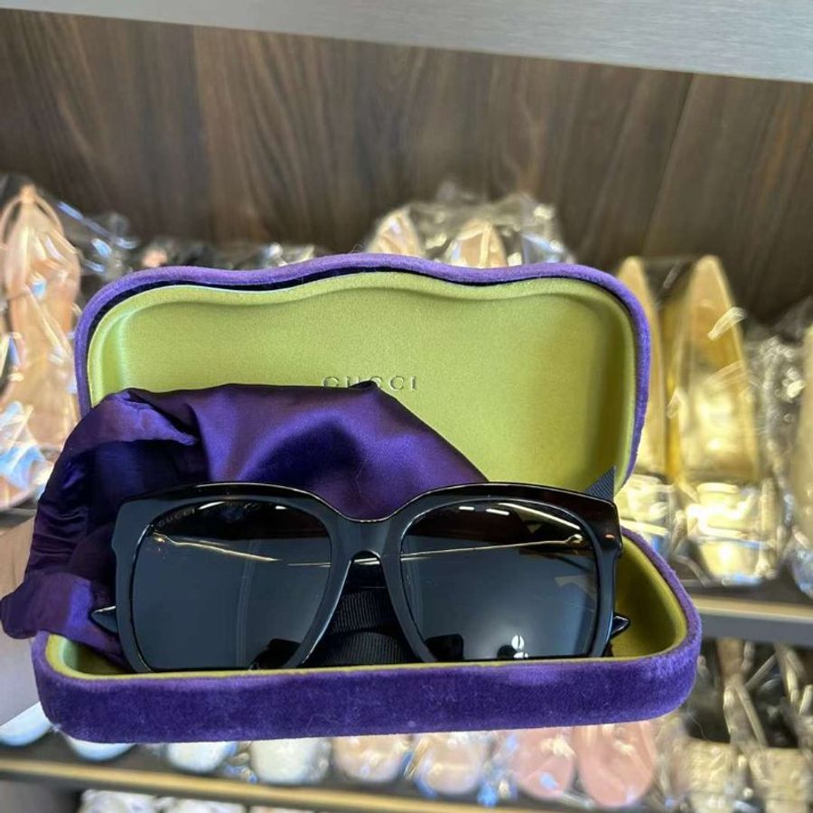 Gucci 墨鏡 非常新-0