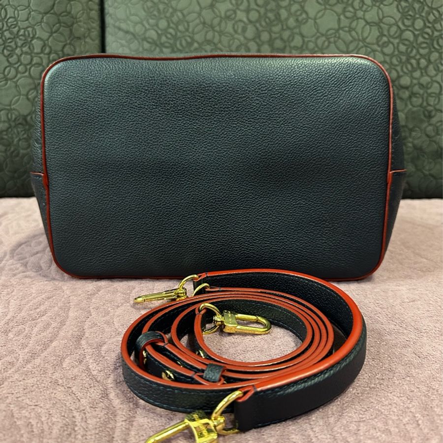 LOUIS VUITTON MM 深藍色壓紋水桶包-4
