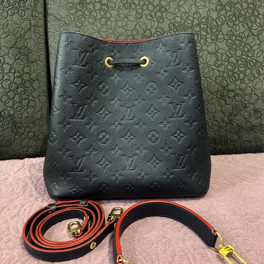 LOUIS VUITTON MM 深藍色壓紋水桶包-7