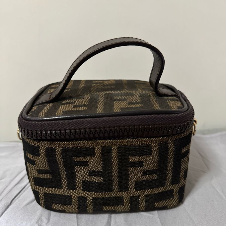 Fendi 迷你化妝盒斜背袋-6