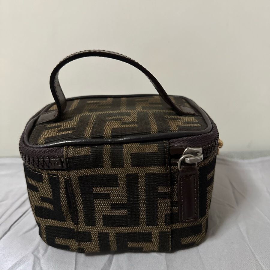 Fendi 迷你化妝盒斜背袋-7