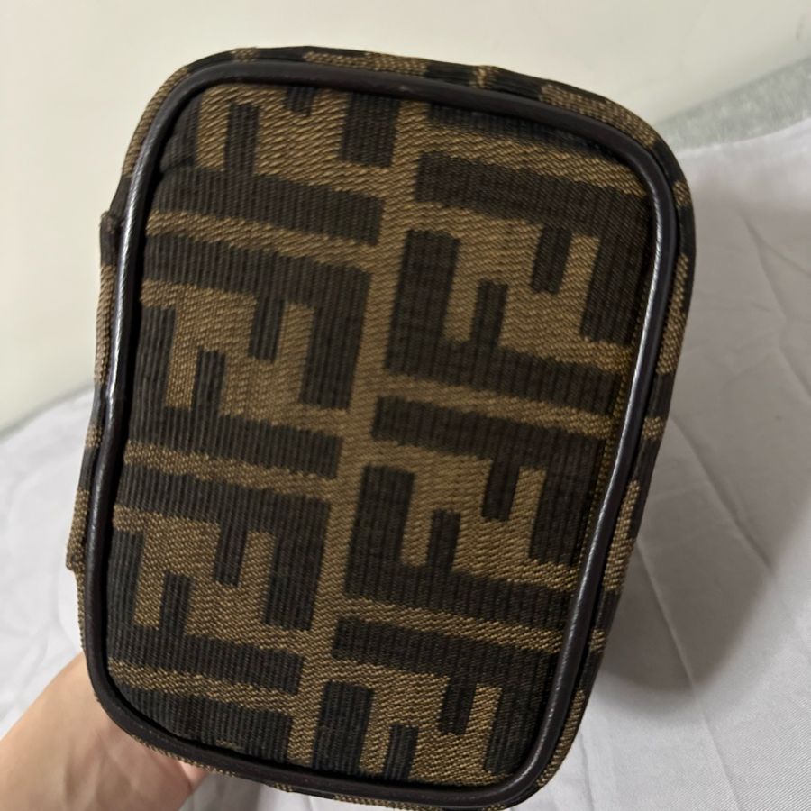 Fendi 迷你化妝盒斜背袋-8