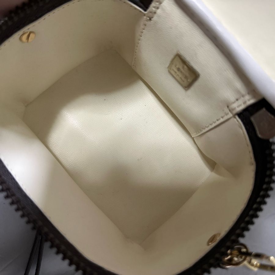 Fendi 迷你化妝盒斜背袋-14