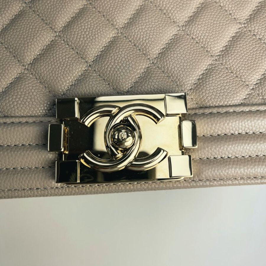 Chanel- Boy Chanel 25cm caviar (駝色金扣)-4