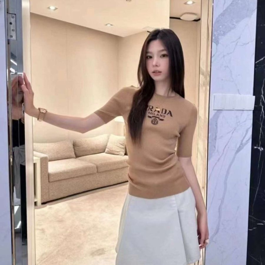 PRADA新款短袖 尺寸44碼 全新僅試穿痕跡 原價近六萬-4