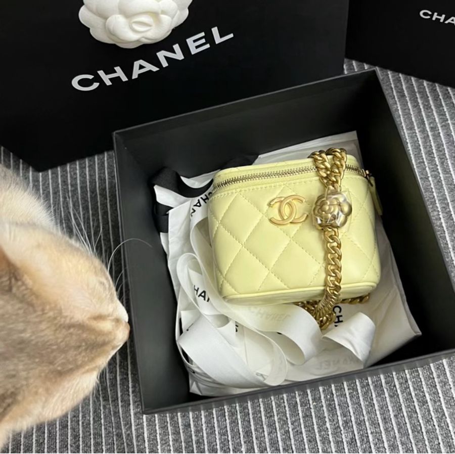 闆娘生日降價一週!23S Chanel mini小盒子 奶油黄色羊皮山茶花調節釦-10