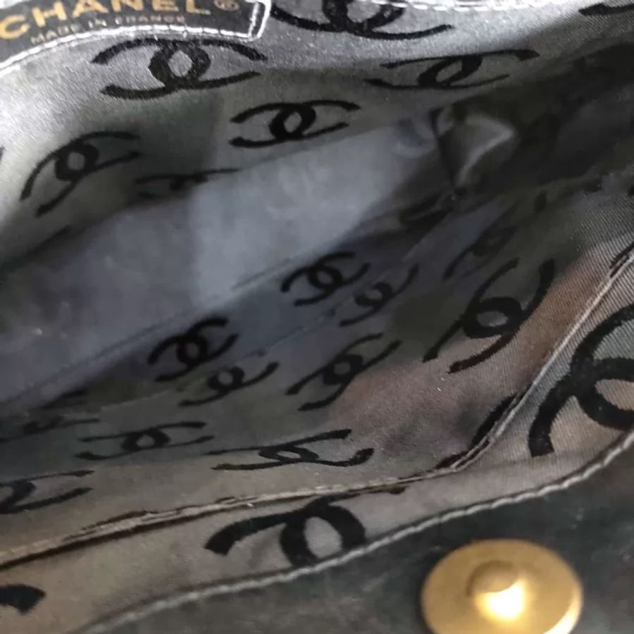 Chanel黑金牛皮外縫線薇薇安手提包-6