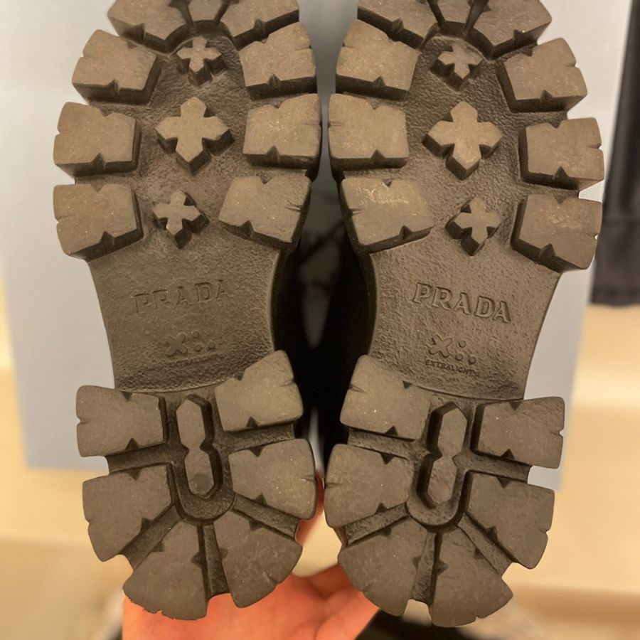 Prada Monolith 皮革綁帶女鞋-12