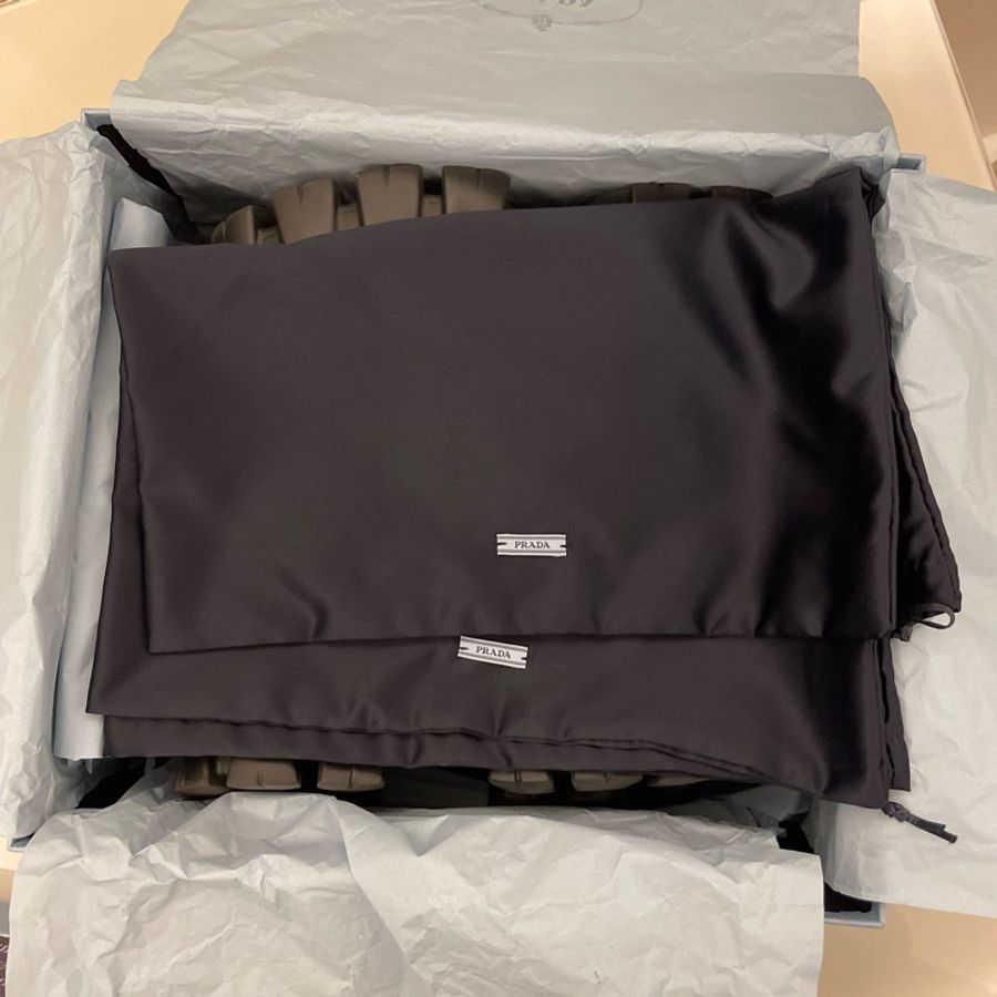 Prada Monolith 皮革綁帶女鞋-15