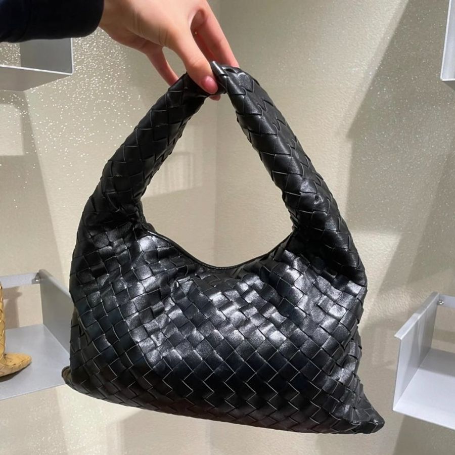 Bottega Veneta 796262 小款皮革 Hop 編織包 黑色《2024秋冬季度★全新商品 》-8