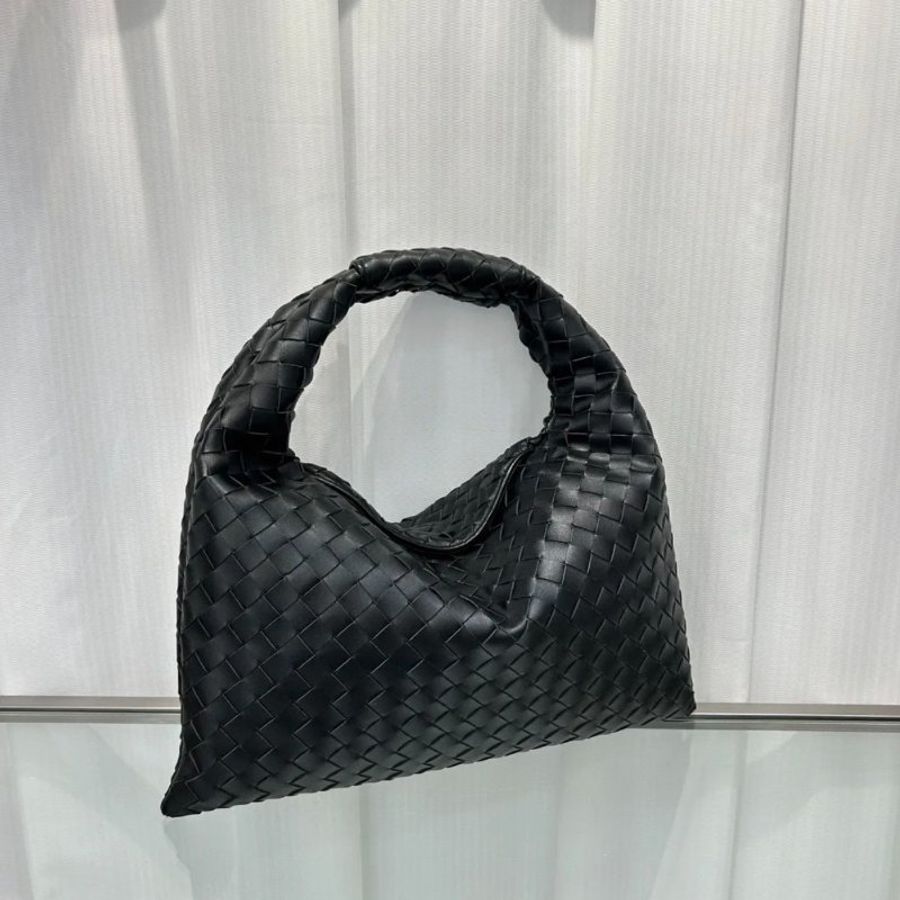 Bottega Veneta 796262 小款皮革 Hop 編織包 黑色《2024秋冬季度★全新商品 》-9