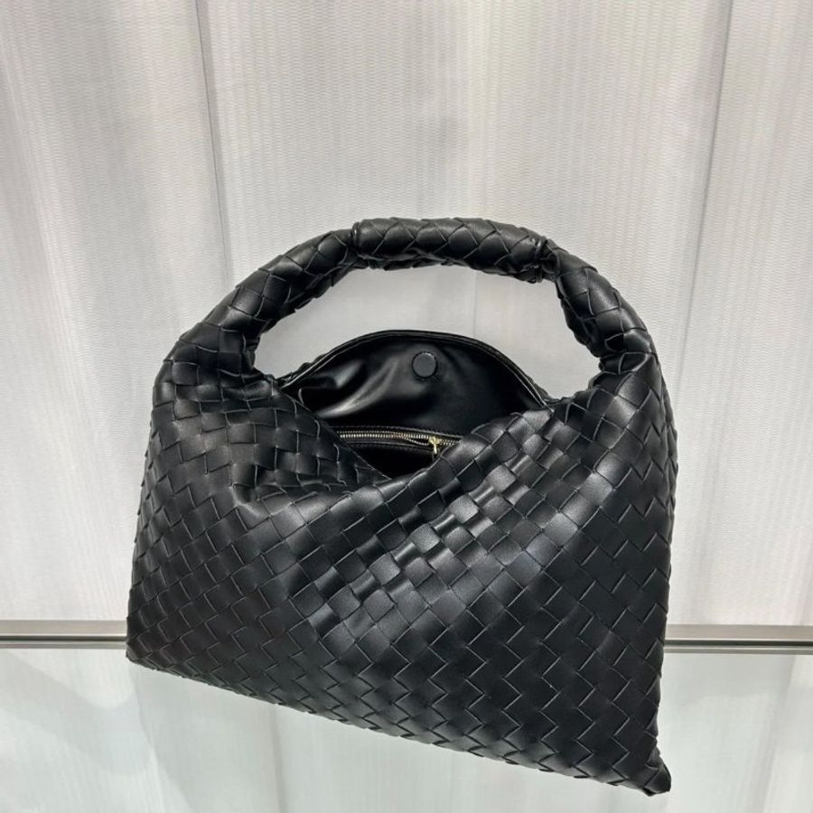 Bottega Veneta 796262 小款皮革 Hop 編織包 黑色《2024秋冬季度★全新商品 》-11