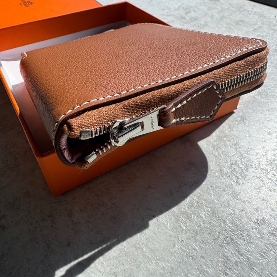 Hermès 愛馬仕絲巾silk in金棕短夾-4