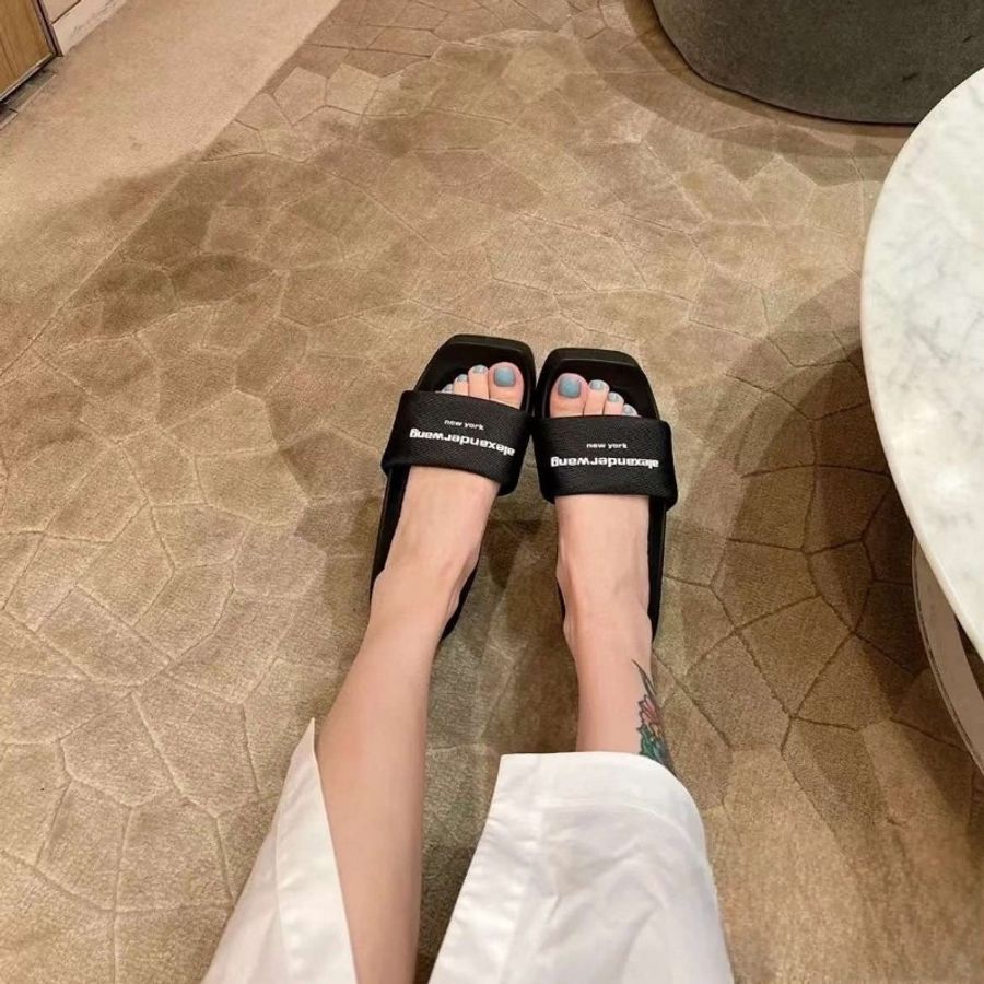Alexander Wang 女士黑色厚底拖鞋 (37碼)-4