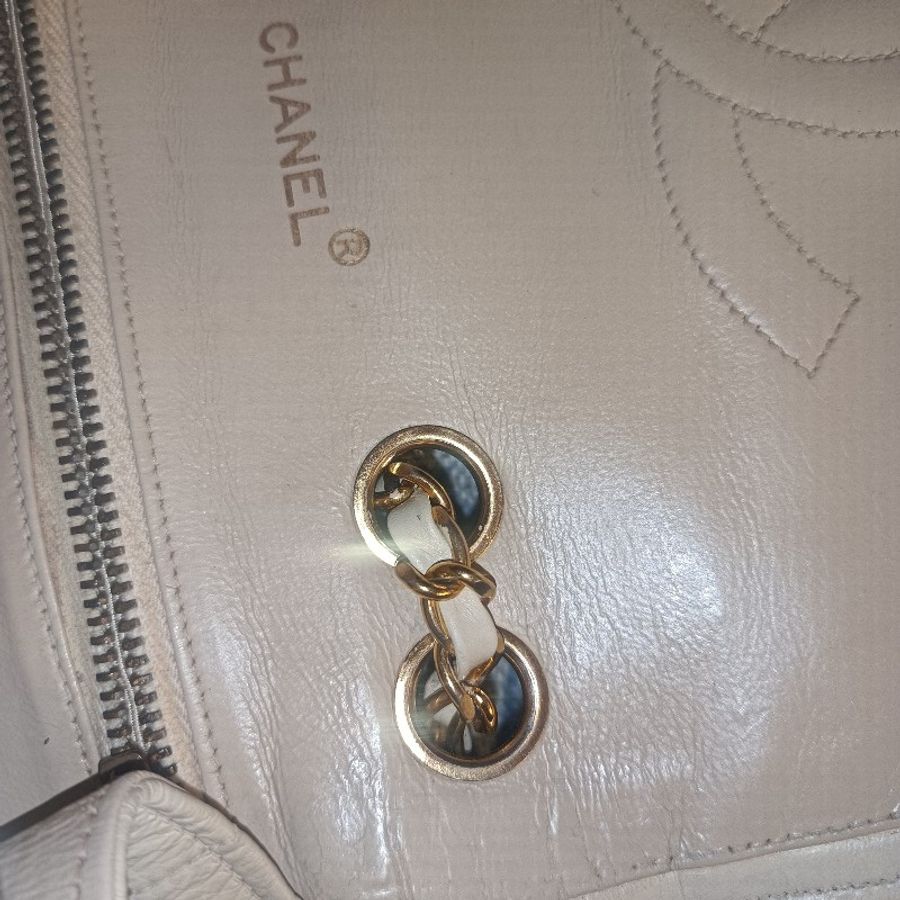 Chanel vintage v stich 米色山形信封鏈包-21