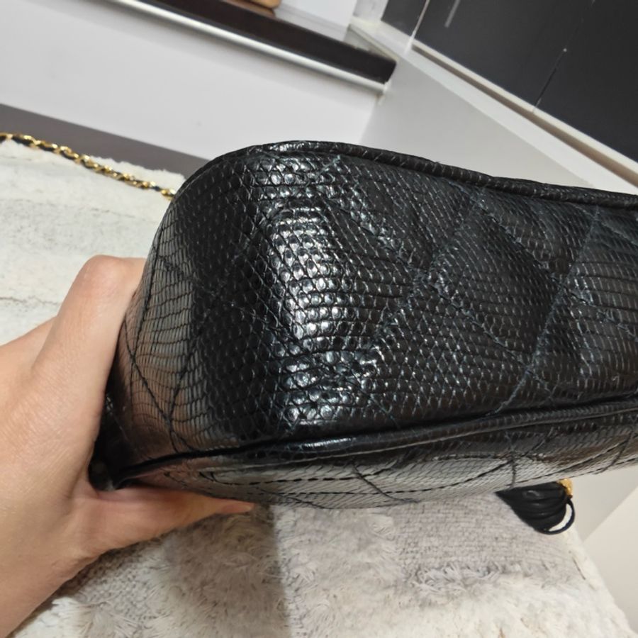 Chanel vintage 蜥蜴皮相機包-25