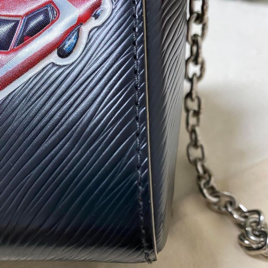 🤎Louis Vuitton Twist mm 經典黑色限量跑道版 銀釦波紋轉釦包 尺寸:23*17*9 正常使用痕跡多張照片可參考高標準繞道 產地:法國 有原廠防塵袋 買16萬割愛-12