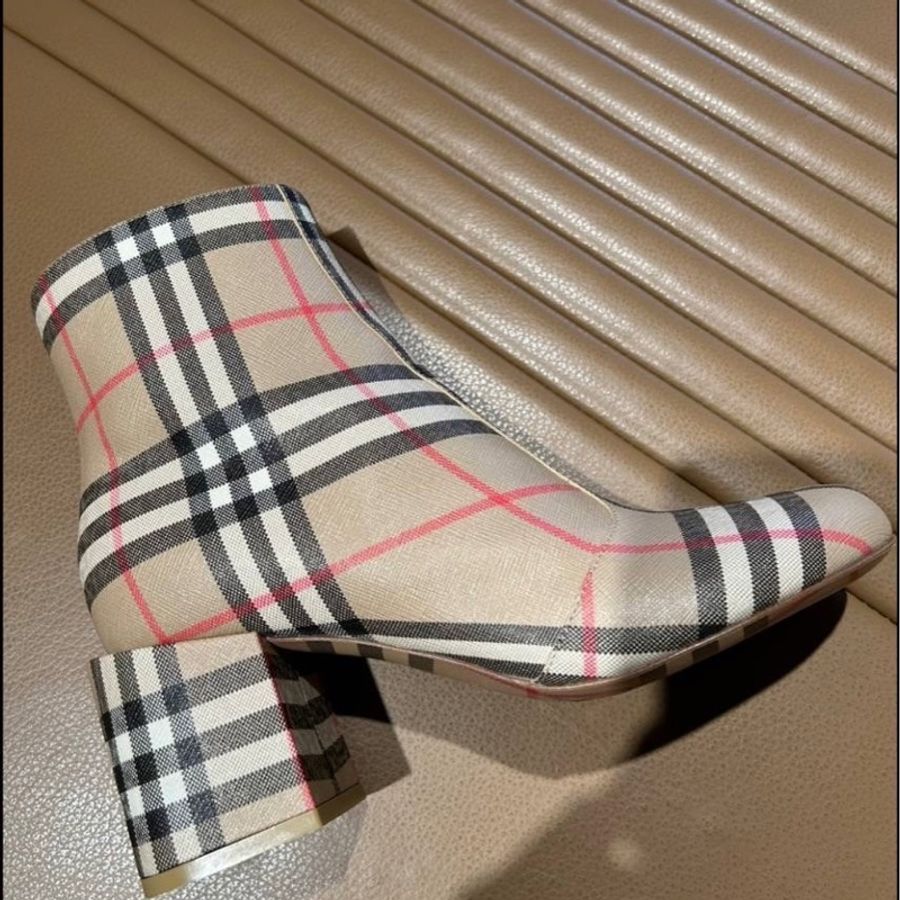 Burberry棕色格紋皮革高筒跟鞋#40-5
