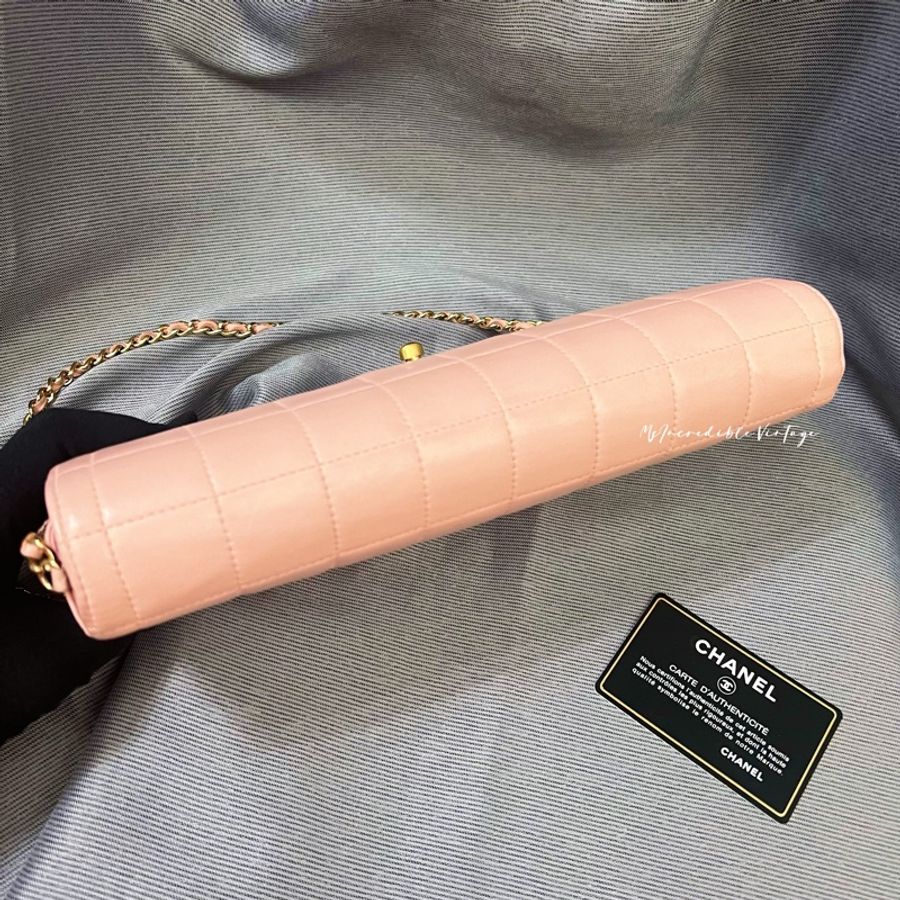 Chanel 粉紅色冰格腋下包-11