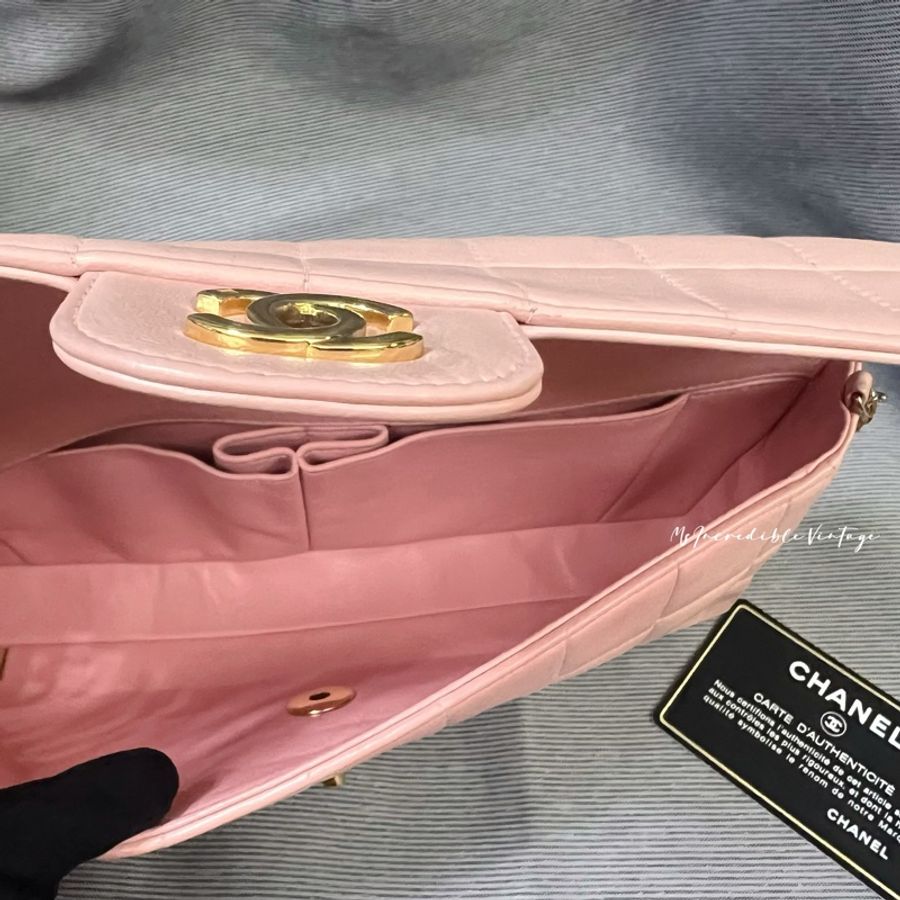 Chanel 粉紅色冰格腋下包-27