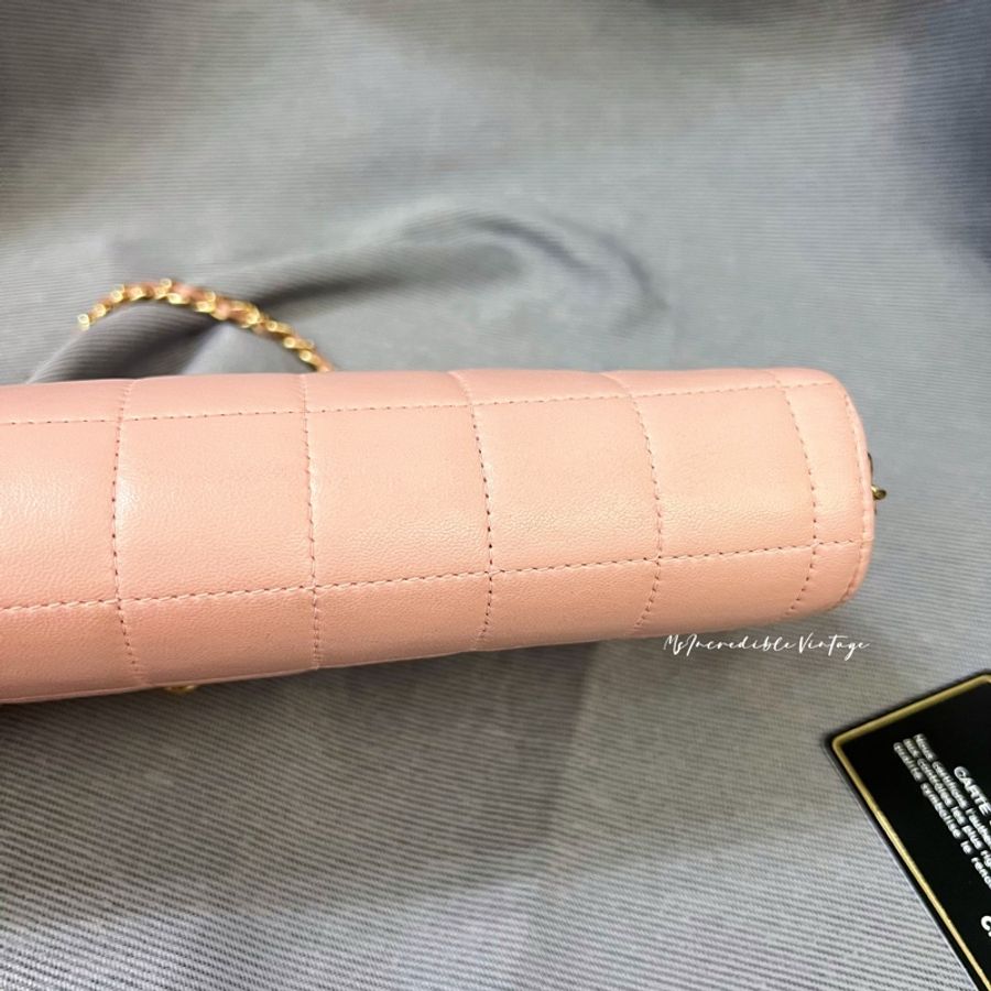 Chanel 粉紅色冰格腋下包-39