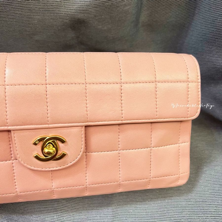 Chanel 粉紅色冰格腋下包-44