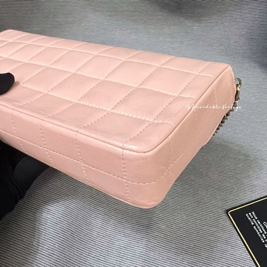 Chanel 粉紅色冰格腋下包-51