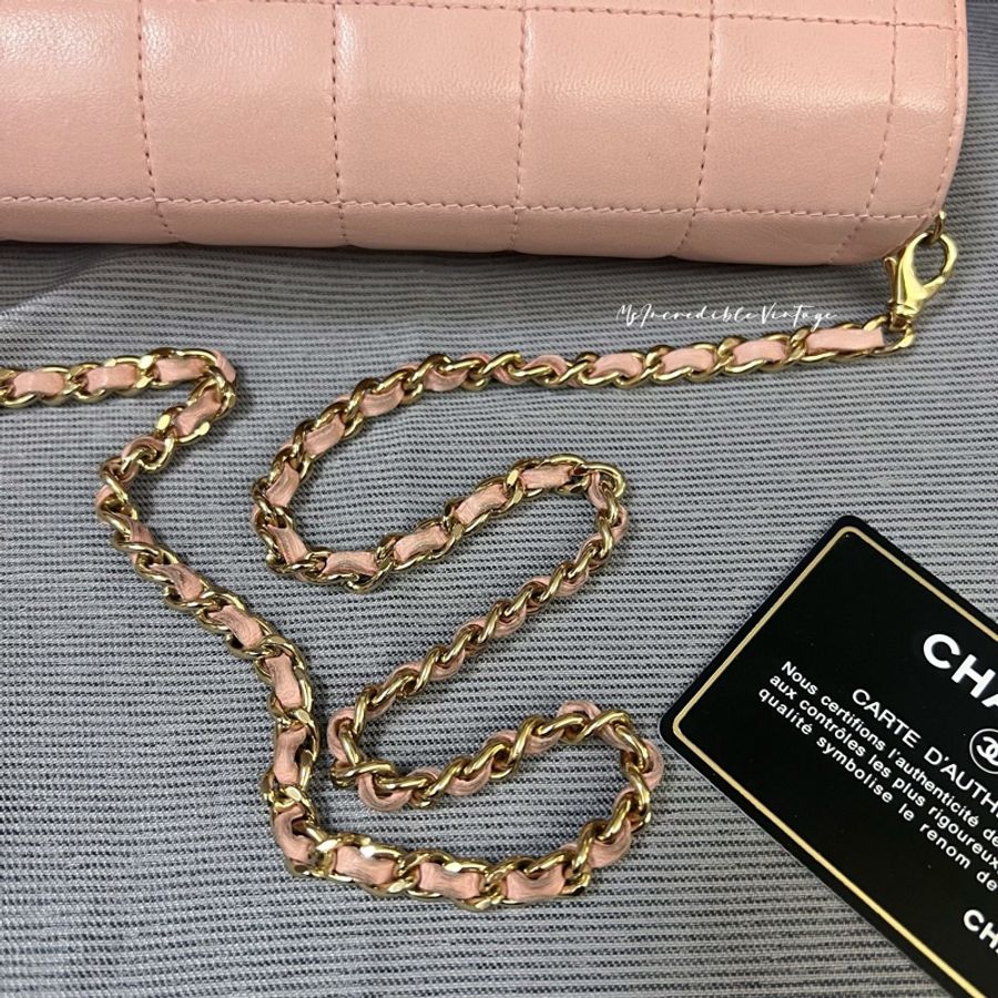 Chanel 粉紅色冰格腋下包-54