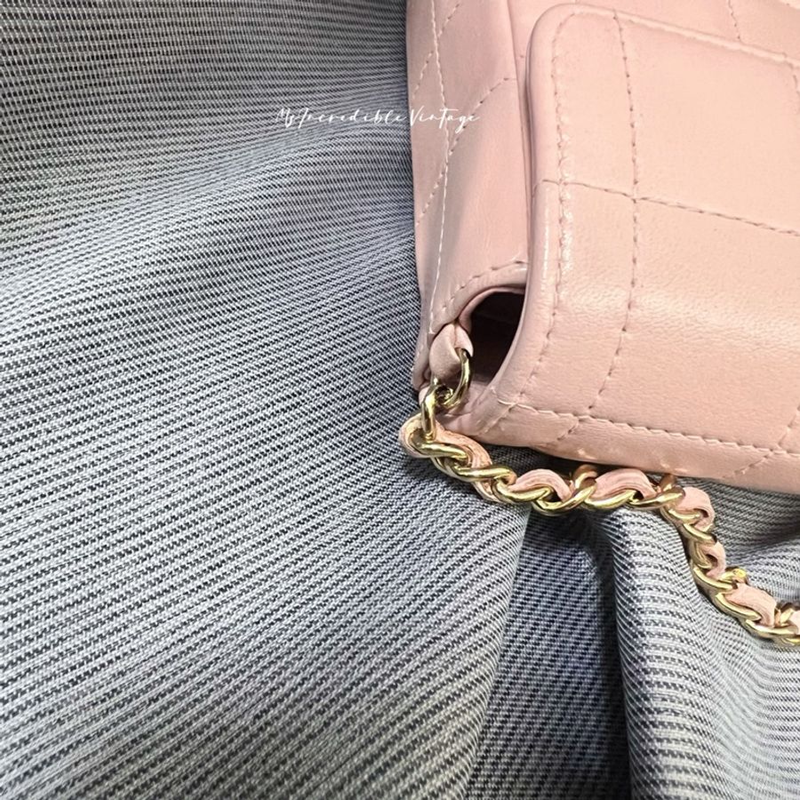 Chanel 粉紅色冰格腋下包-56