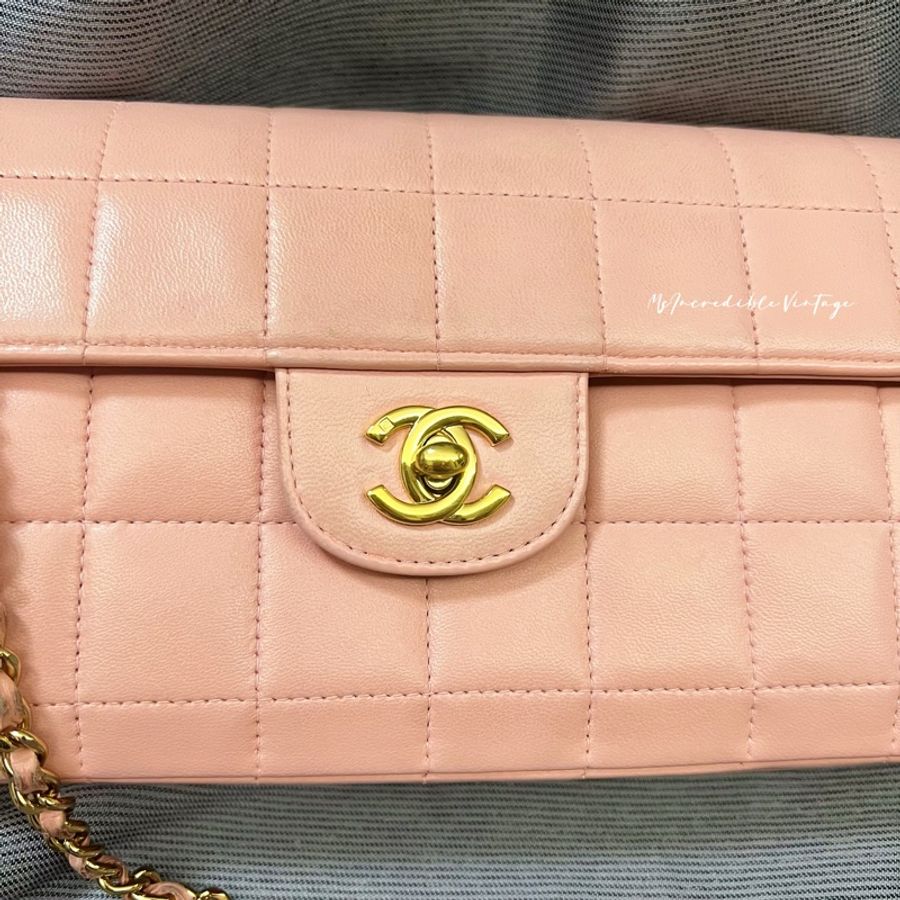 Chanel 粉紅色冰格腋下包-57