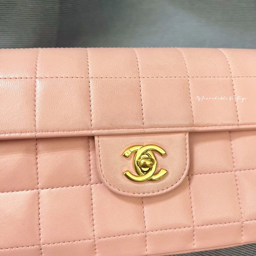 Chanel 粉紅色冰格腋下包-58