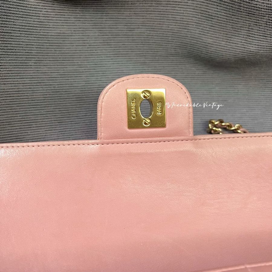 Chanel 粉紅色冰格腋下包-59