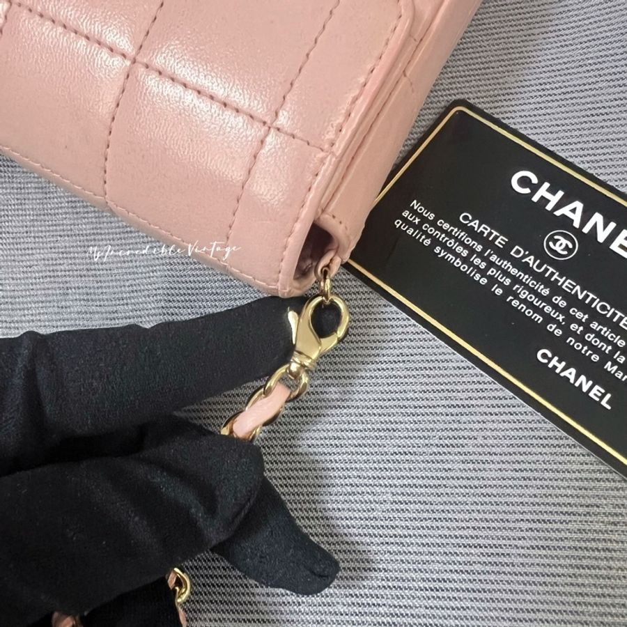 Chanel 粉紅色冰格腋下包-61
