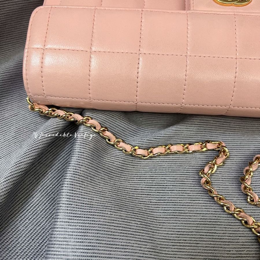 Chanel 粉紅色冰格腋下包-64