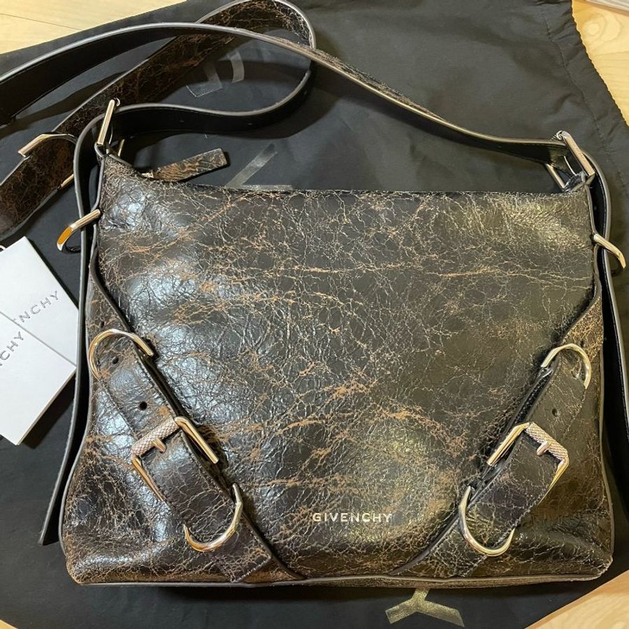 GIVENCHY Voyou Crossbody bag 黑色/泥棕色做舊皮面郵差包-7