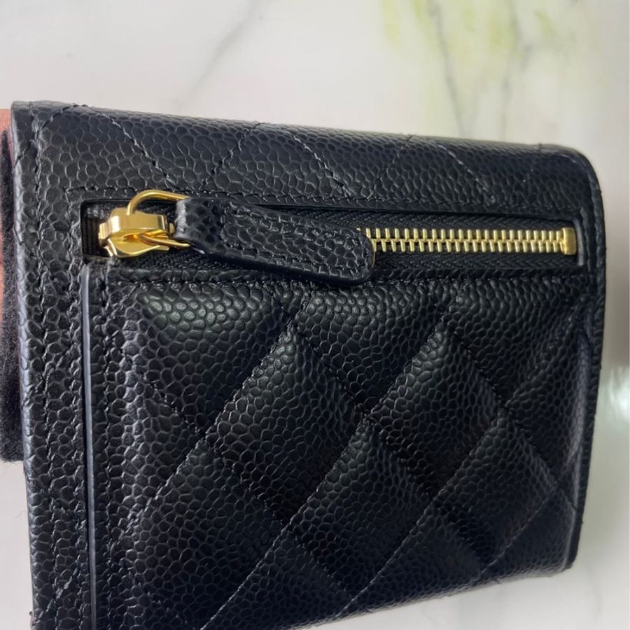 全新*Chanel經典口蓋三折短夾 黑金荔枝皮(膠膜未撕)-11