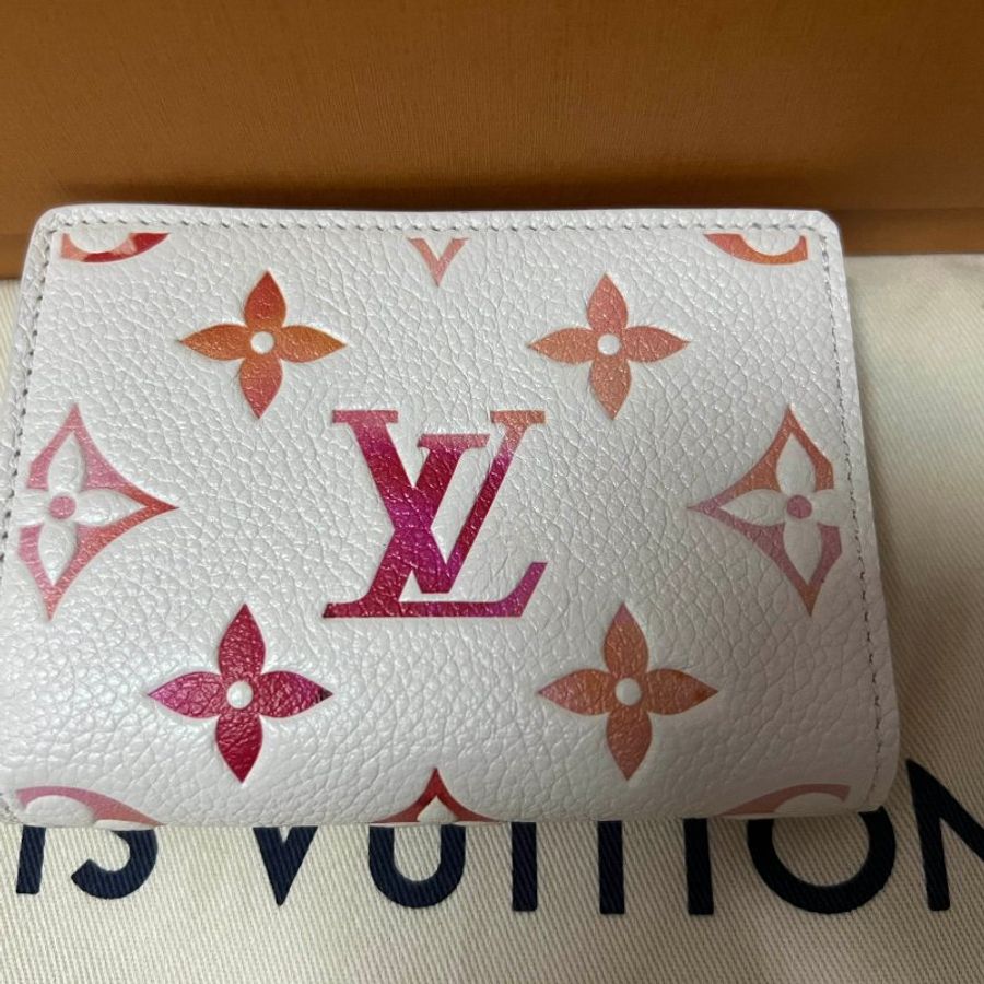 LV Lou短夾 近全新-1