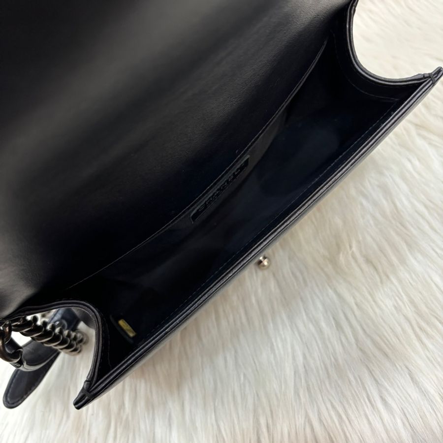 Chanel A67086黑牛銀釦Boy 25斜背包-17