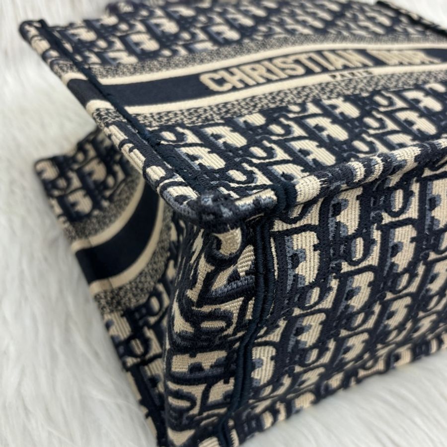 Dior深藍緹花布刺繡Booktote手提托特包小號-5