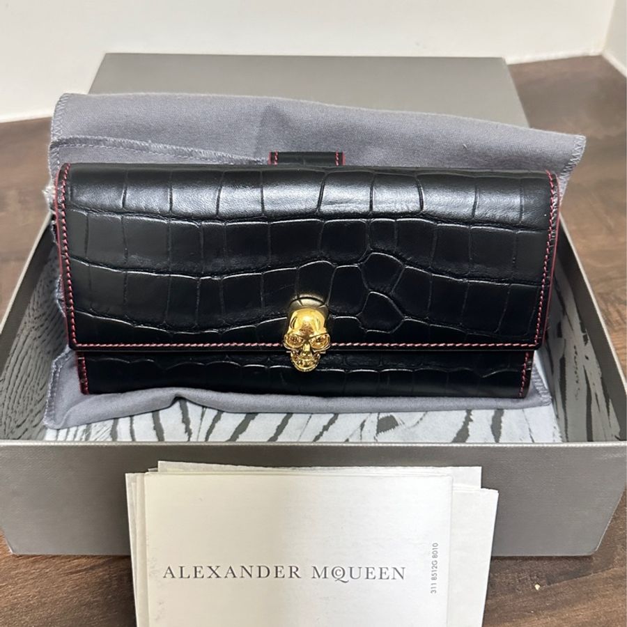 Alexander McQueen鱷魚壓紋骷顱頭扣式長夾全新品(折扣中)-9