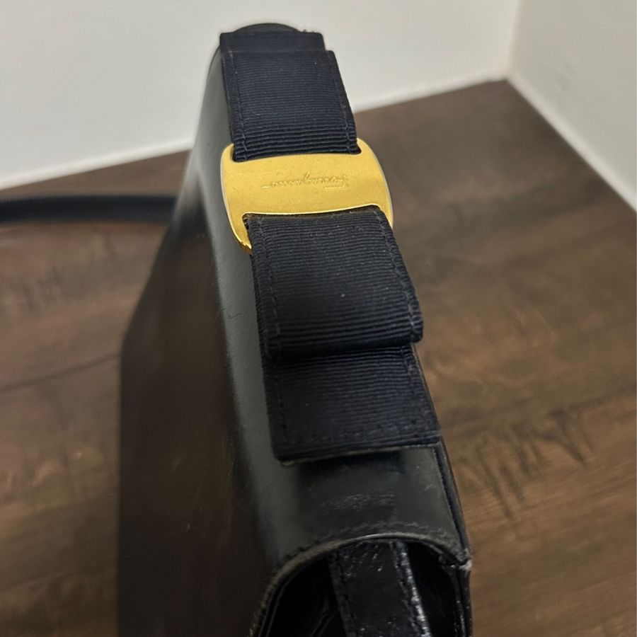 Ferragamo 皮革側背包(折扣中)-3