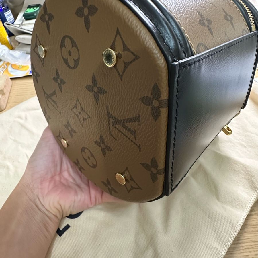 經典Louis Vuitton LV Cannes 圓筒手提老花皮革背帶斜背-13