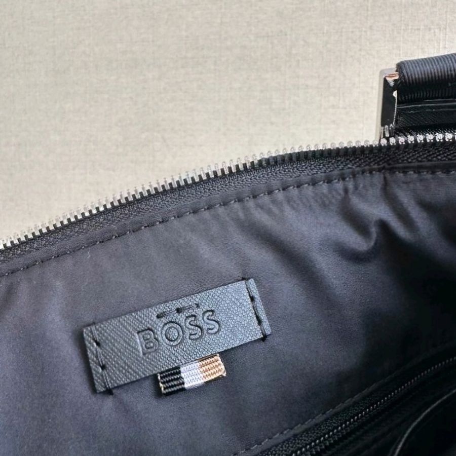 ☆☆全新品☆☆Hugo Boss 十字紋單肩包/斜背包-19